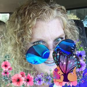 Meet your Posher, Lara